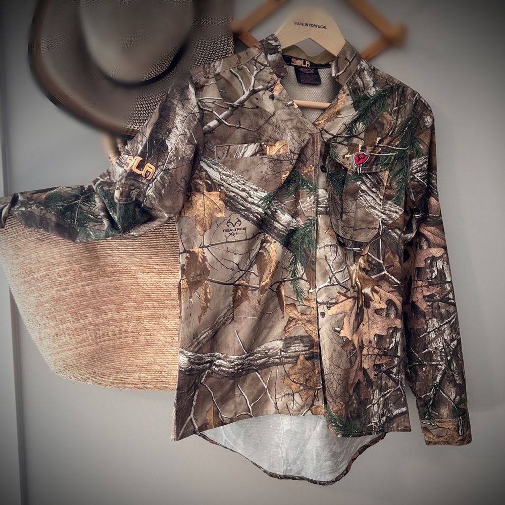 Women’s Sola, sz S hunting, camouflage base layer snap button long sleeve shirt